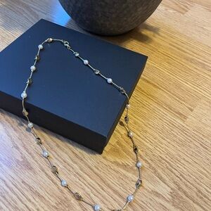 Elegant Gold and Pearl Necklace